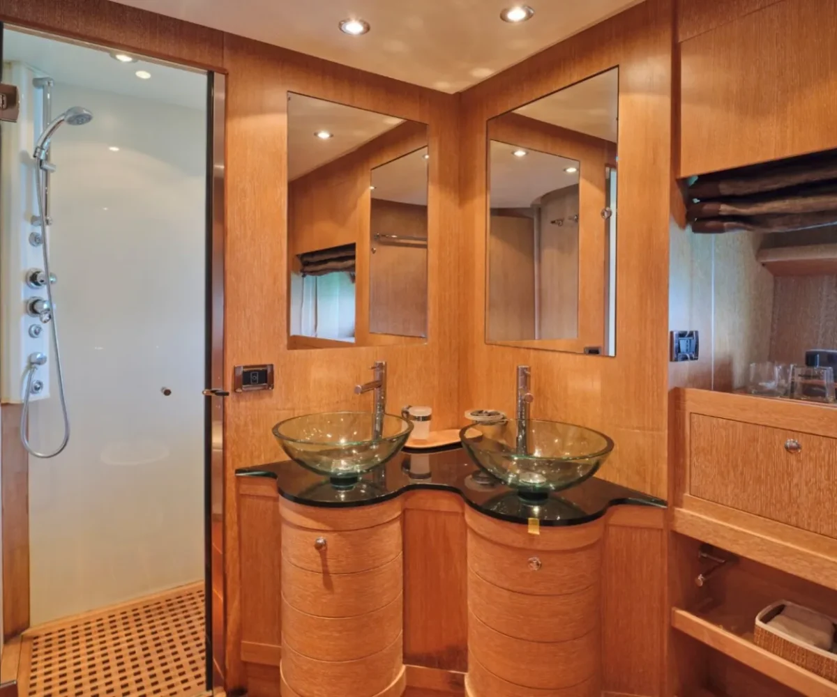 ALFAMARINE 78 INTERIOR (10)