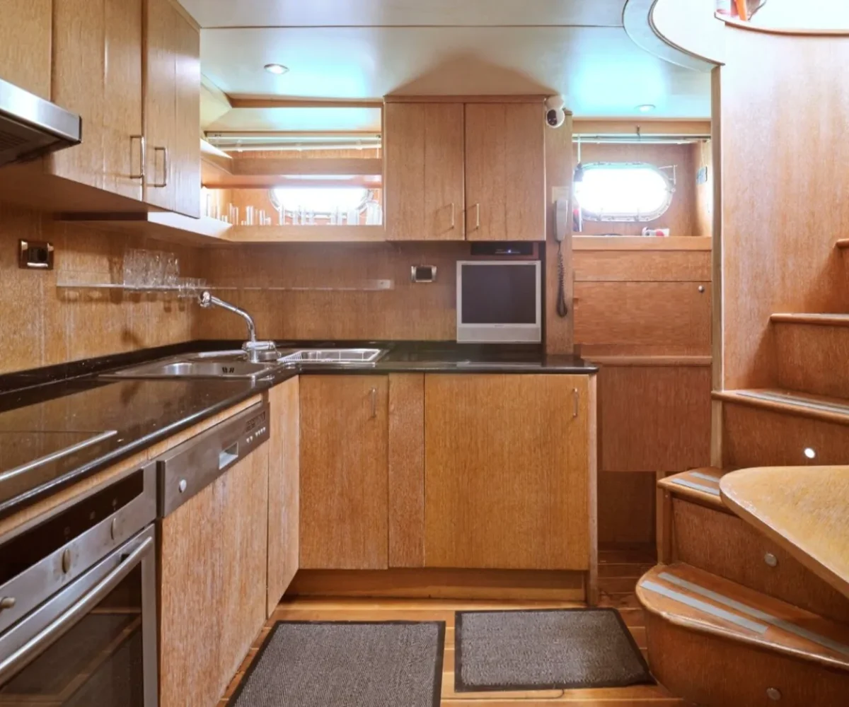 ALFAMARINE 78 INTERIOR (15)