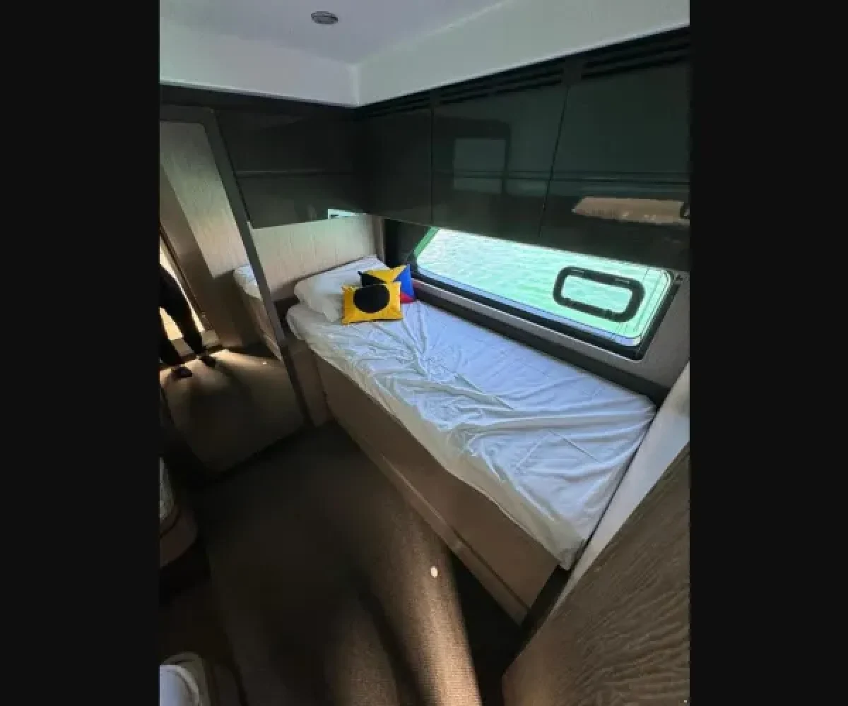 AZIMUT 43 INTERIOR (2)