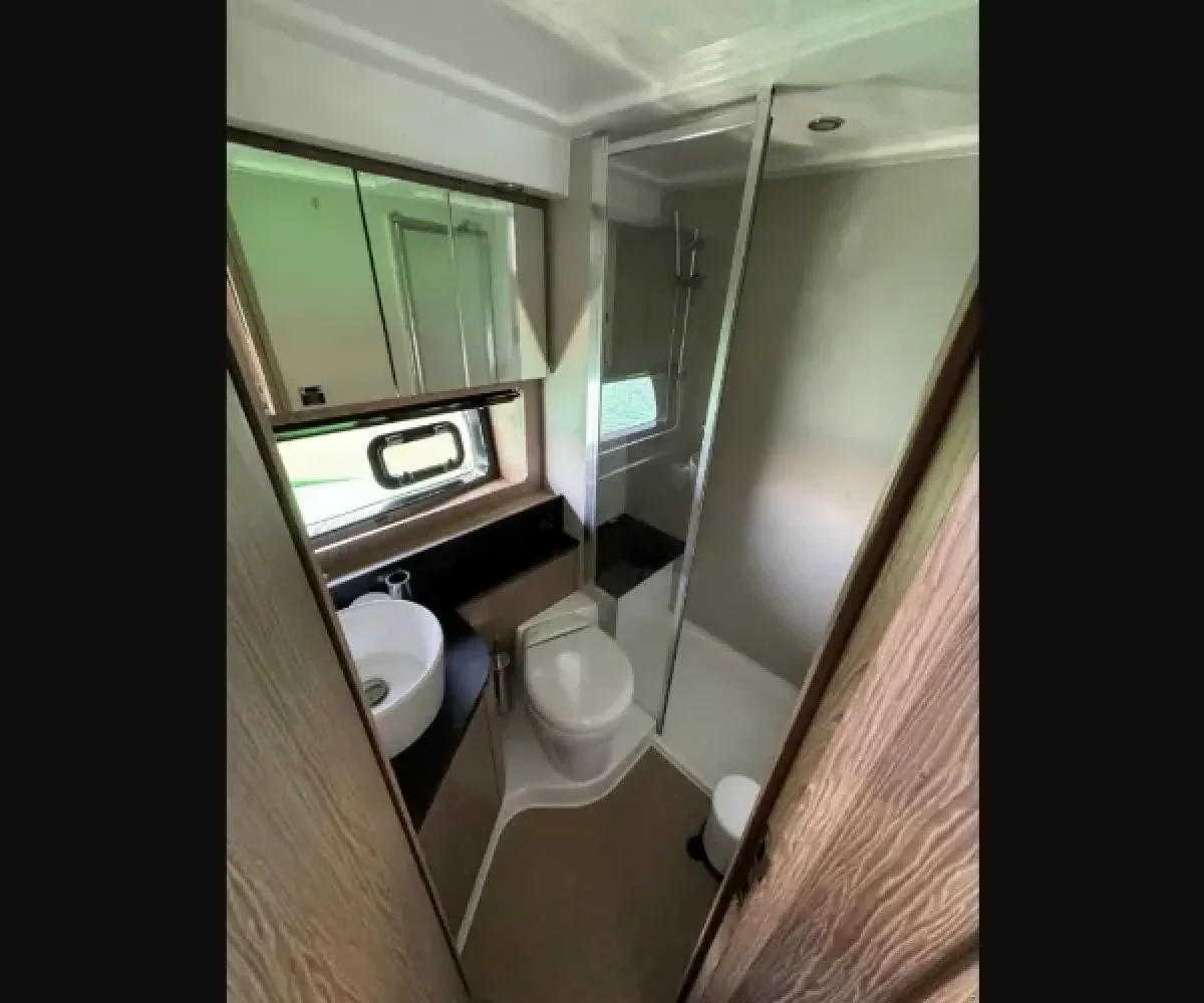 AZIMUT 43 INTERIOR (3)