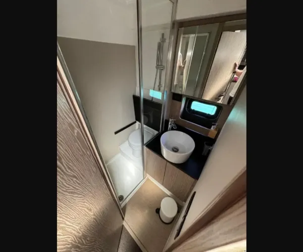 AZIMUT 43 INTERIOR (4)