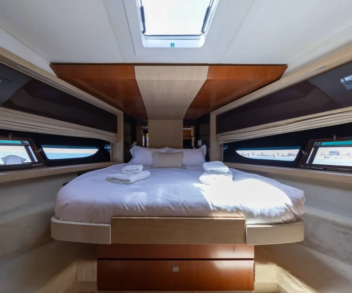 BAIA ITALIA 70 INTERIOR (11)