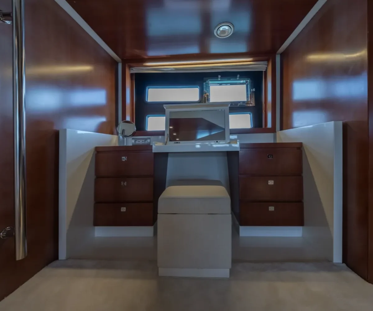 BAIA ITALIA 70 INTERIOR (16)