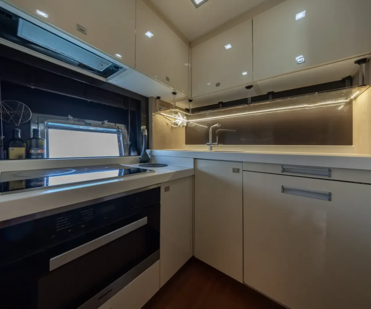 BAIA ITALIA 70 INTERIOR (18)