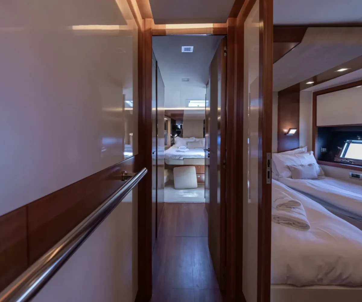 BAIA ITALIA 70 INTERIOR (19)