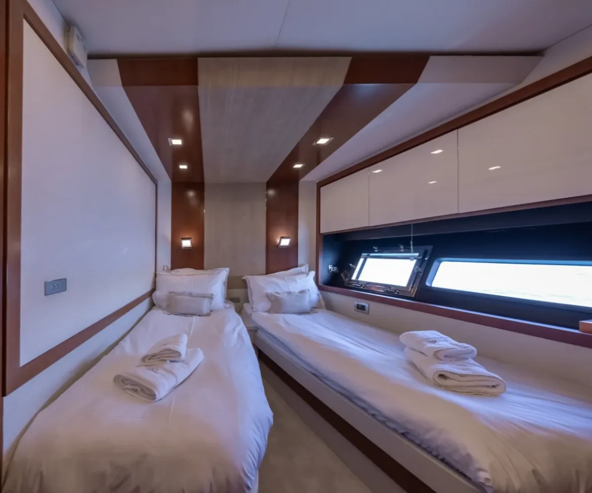 BAIA ITALIA 70 INTERIOR (20)