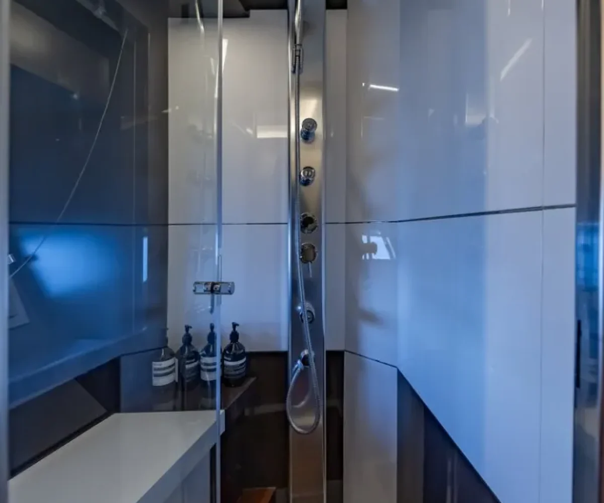 BAIA ITALIA 70 INTERIOR (25)