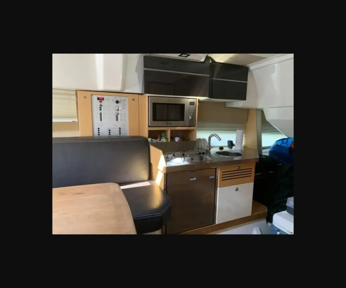 CRANCHI ENDURANCE INTERIOR (1)