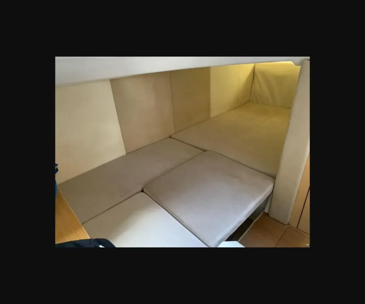 CRANCHI ENDURANCE INTERIOR (3)