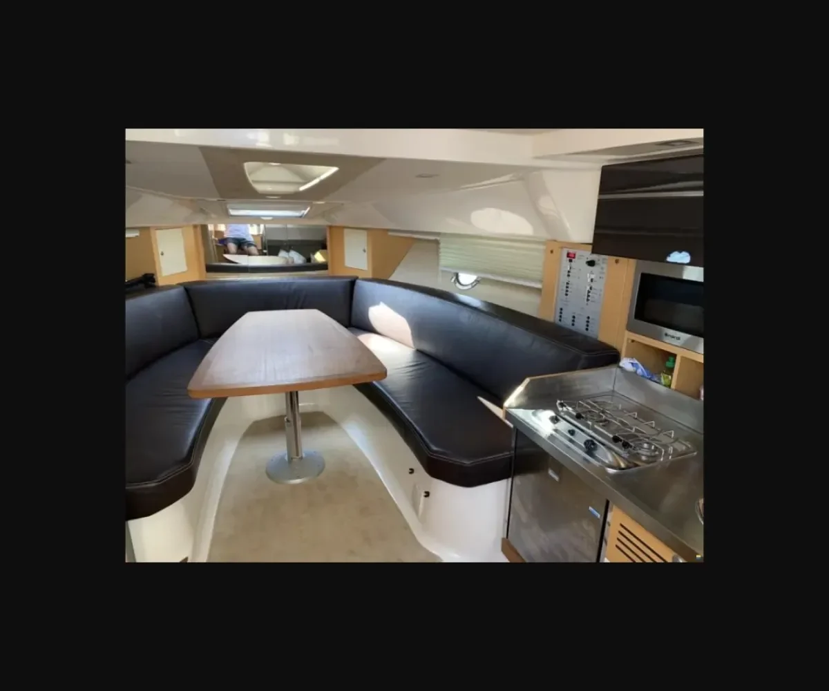 CRANCHI ENDURANCE INTERIOR (6)