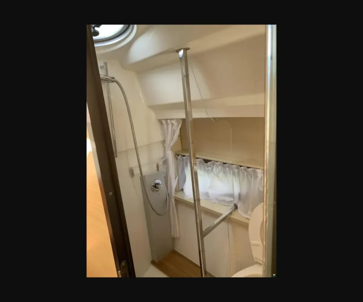 CRANCHI ENDURANCE INTERIOR (7)