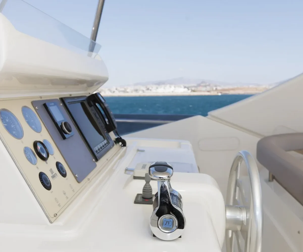 FERRETTI 750 EXTERIOR (16)