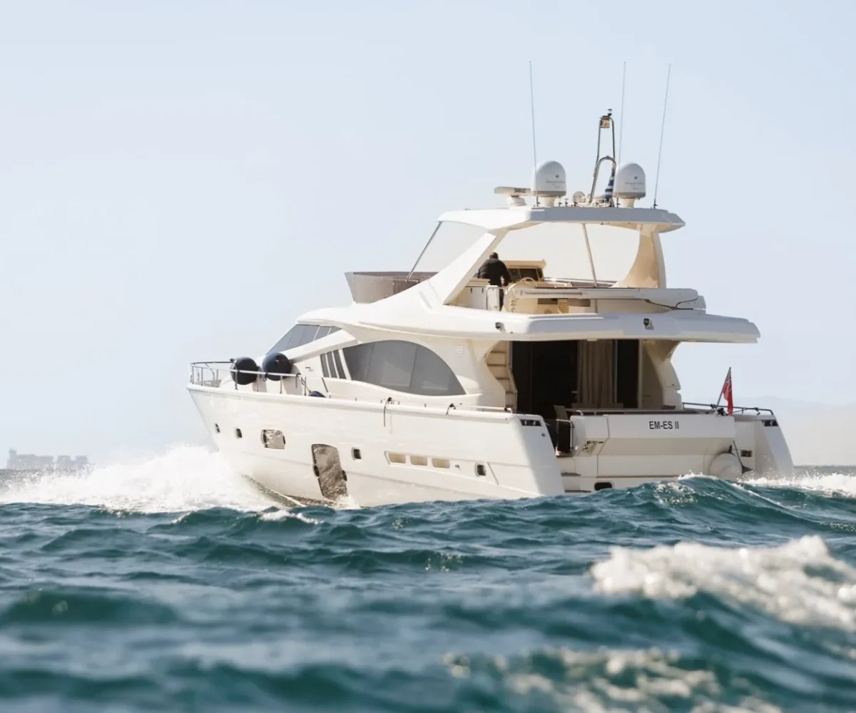 FERRETTI 750 EXTERIOR (2)