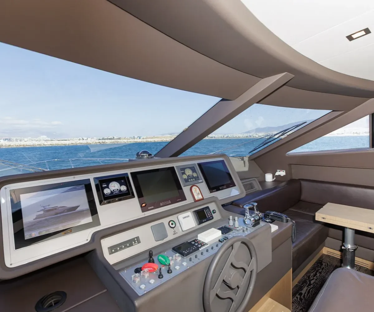 FERRETTI 750 INTERIOR (13)