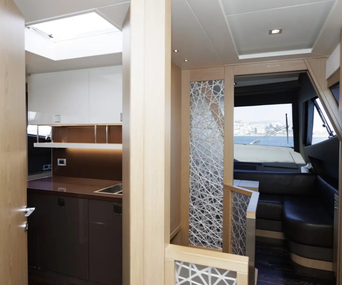 FERRETTI 750 INTERIOR (14)