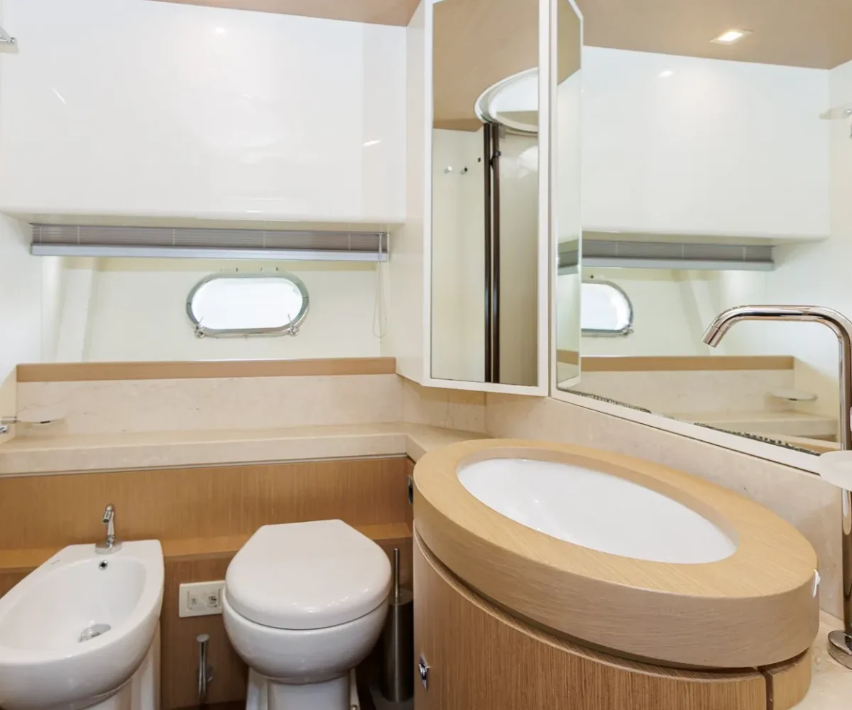 FERRETTI 750 INTERIOR (19)