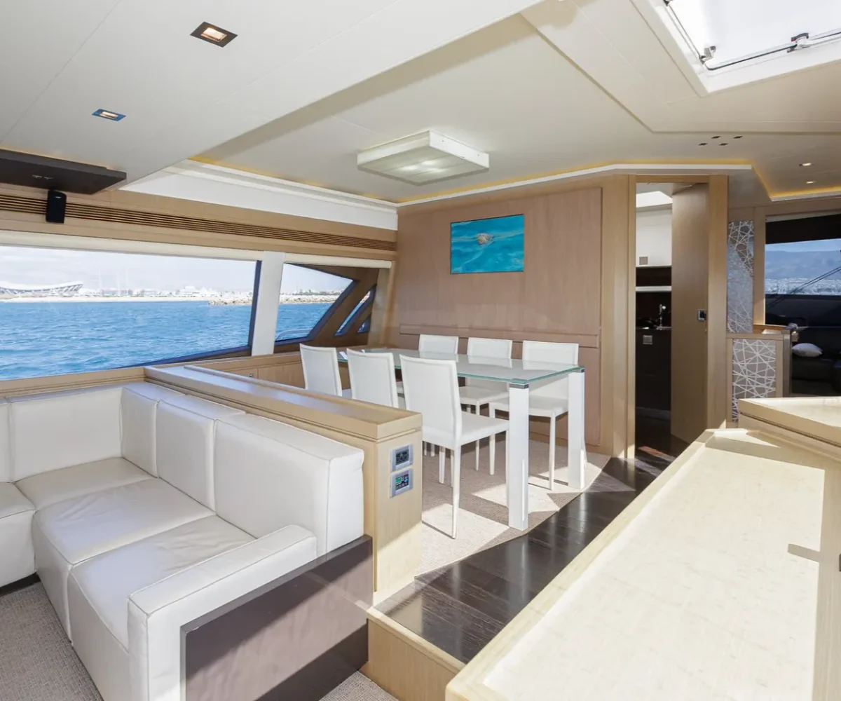 FERRETTI 750 INTERIOR (2)