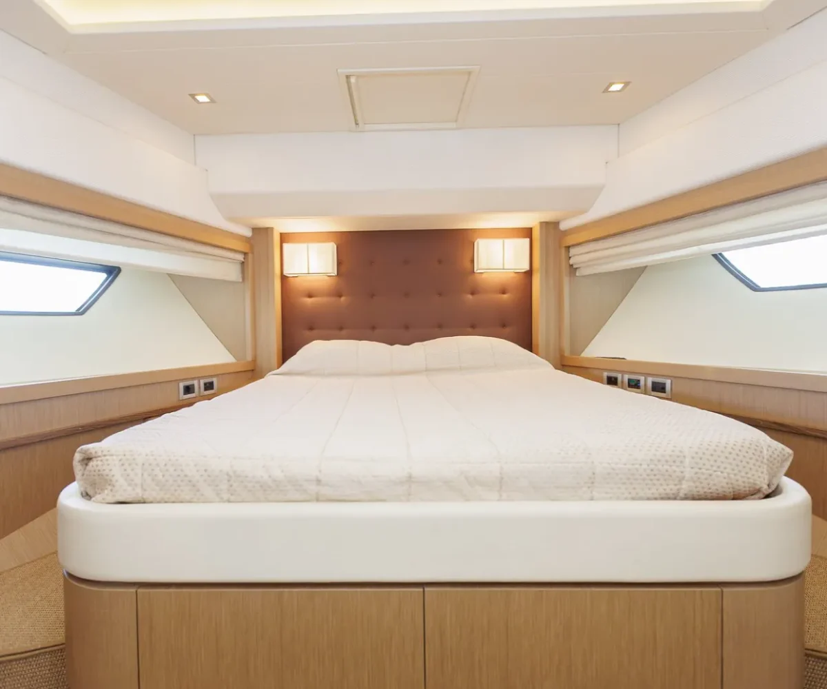 FERRETTI 750 INTERIOR (22)