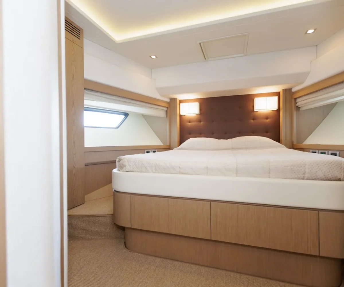 FERRETTI 750 INTERIOR (23)
