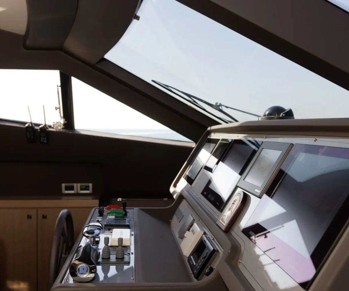 FERRETTI 750 INTERIOR (24)