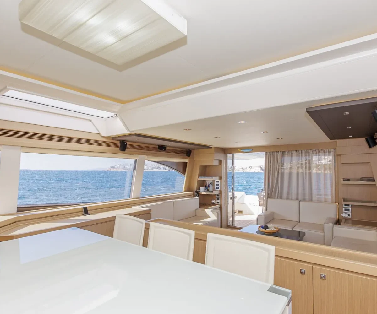 FERRETTI 750 INTERIOR (6)