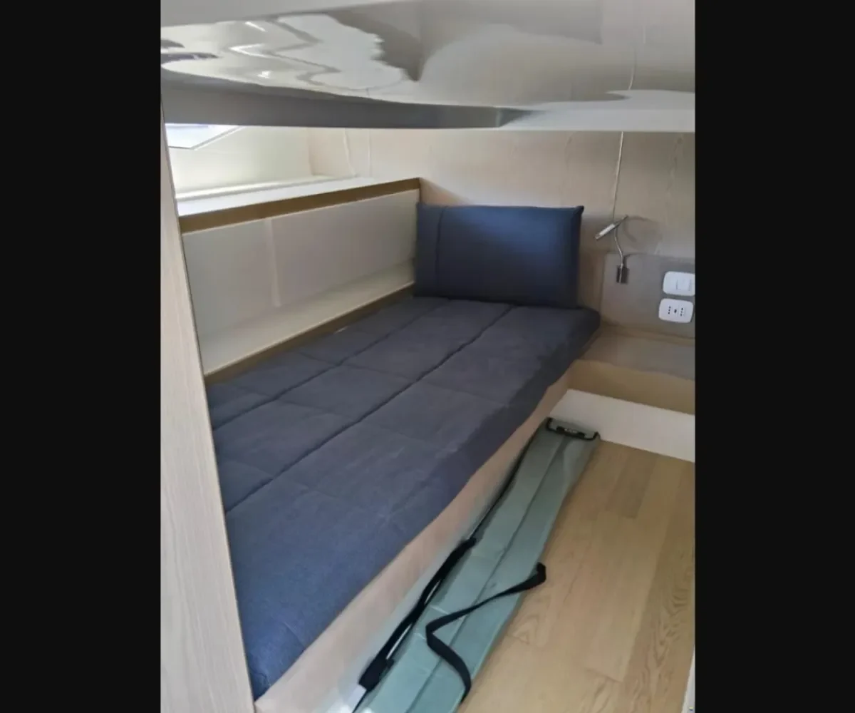 FIART 35 SEAWALKER INTERIOR (2)