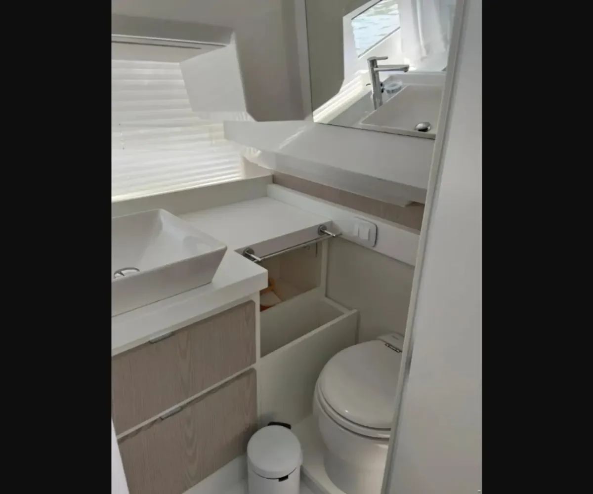 FIART 35 SEAWALKER INTERIOR (6)