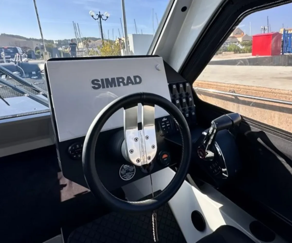 GOLDFISH X10 INTERIOR (1)