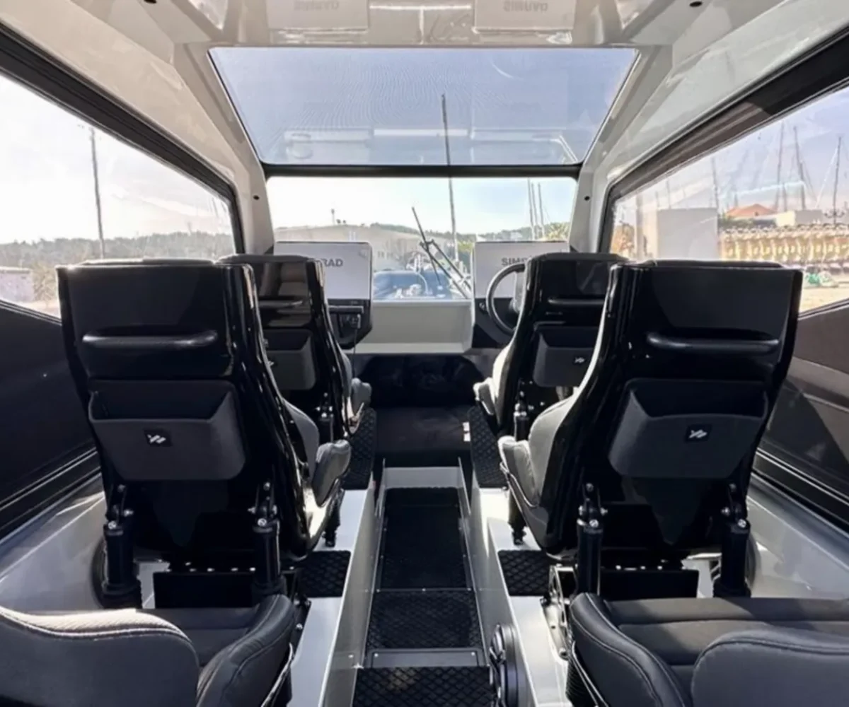 GOLDFISH X10 INTERIOR (3)