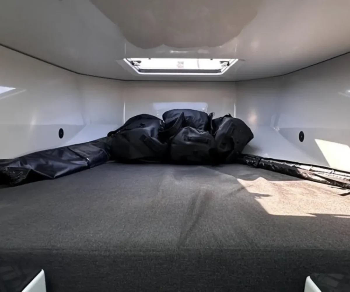 GOLDFISH X10 INTERIOR (5)