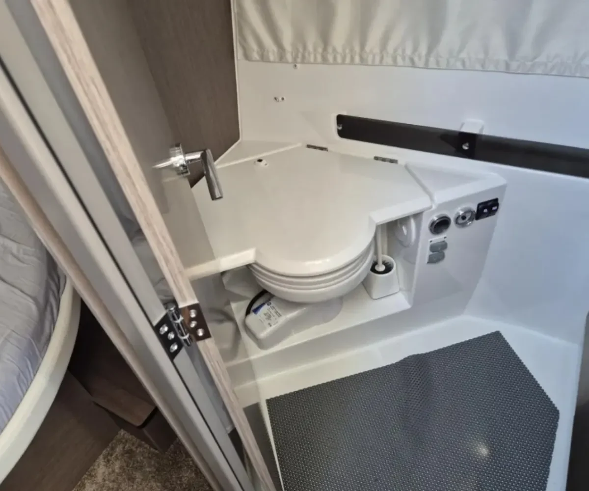 JEANEAU MERRY FISHER 895 S2 INTERIOR (8)