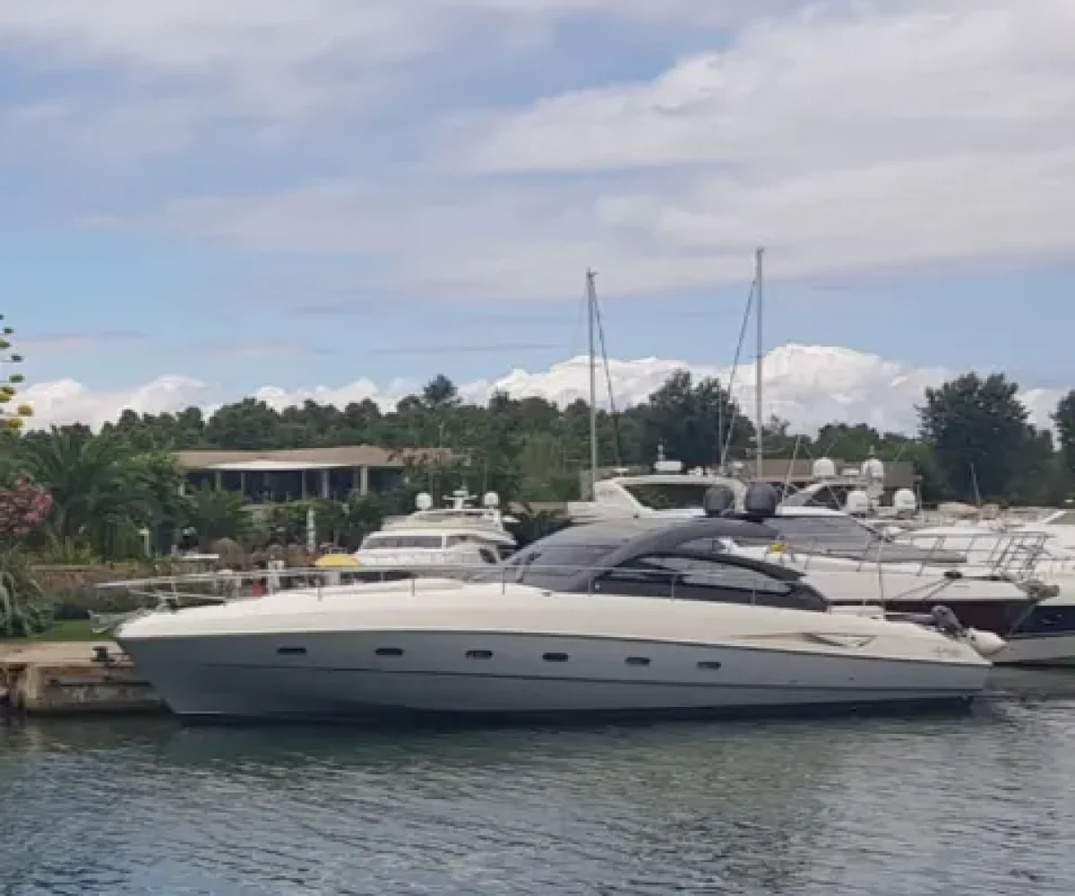 MARIZA OF LONDON EXTERIOR (16)