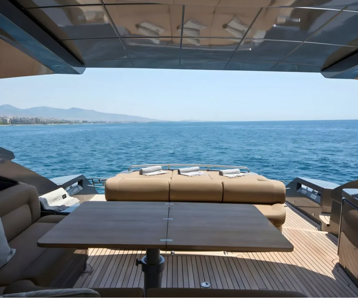 PERSHING 64#06 EXTERIOR (12)