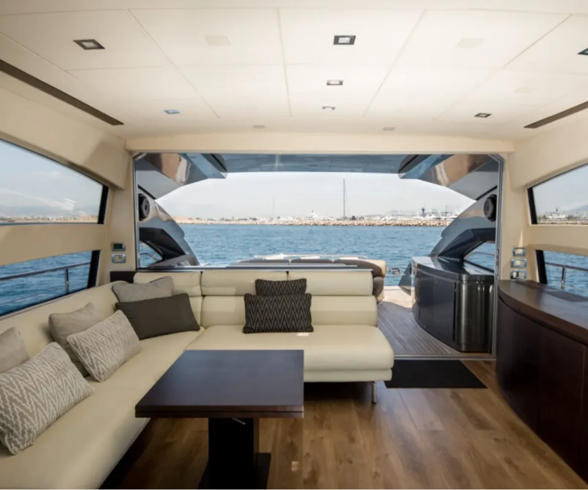 PERSHING 64#06 INTERIOR (1)