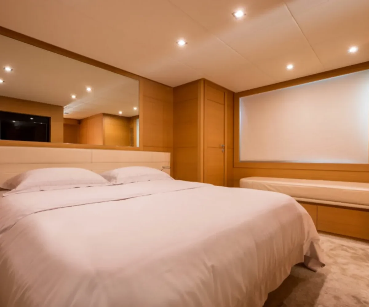 PERSHING 64#06 INTERIOR (11)