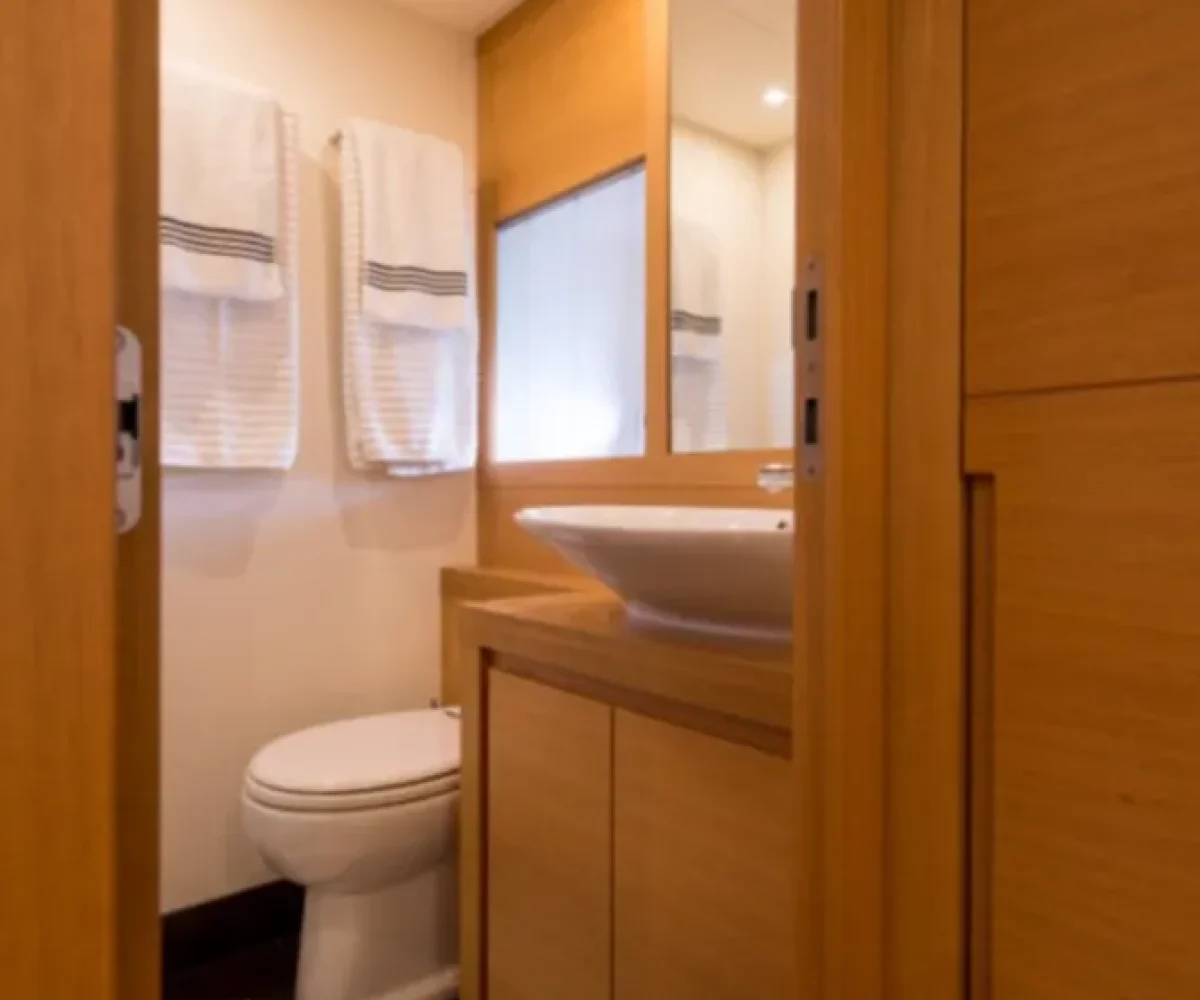 PERSHING 64#06 INTERIOR (13)