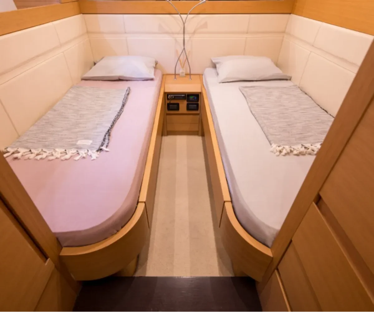 PERSHING 64#06 INTERIOR (15)