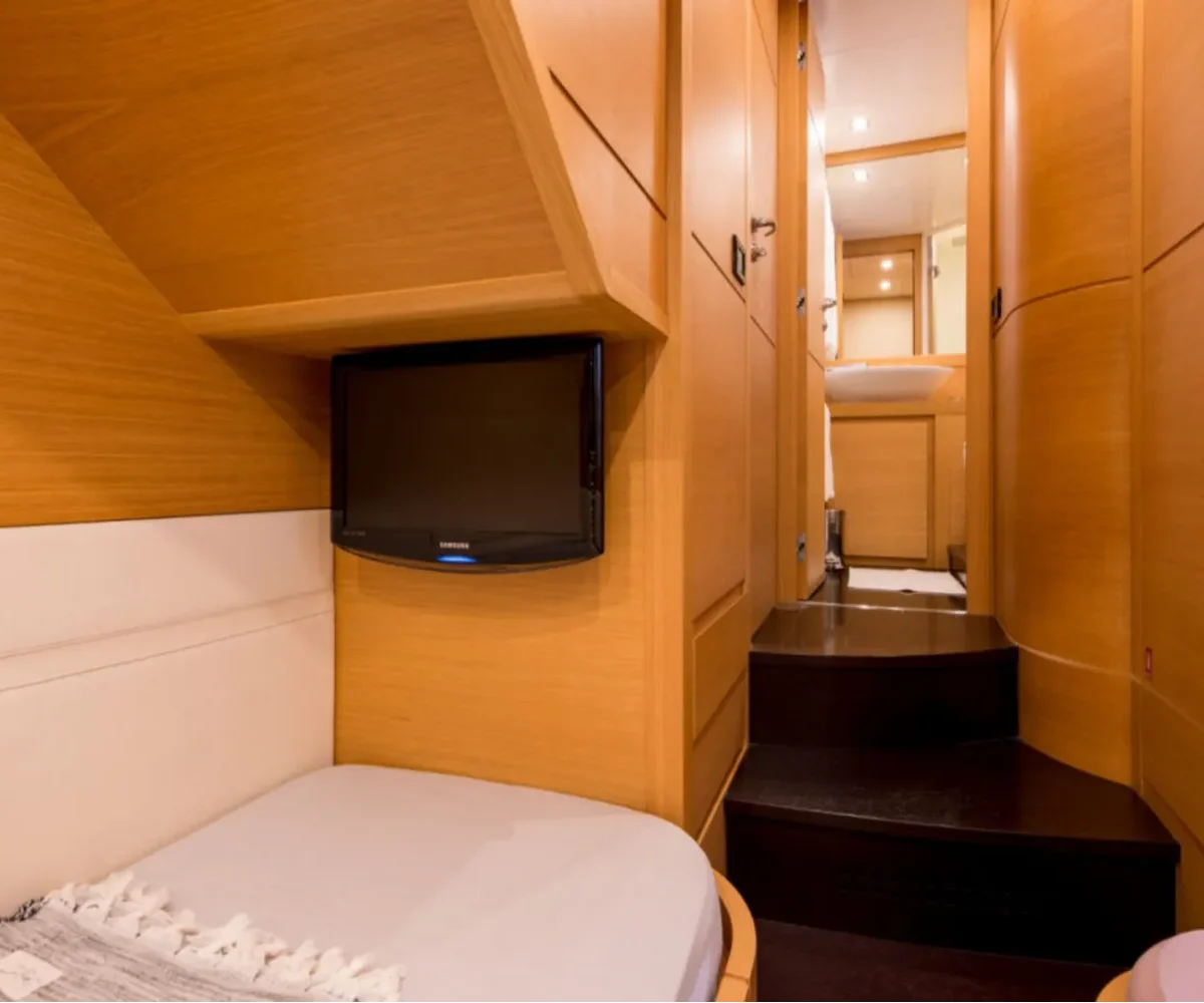 PERSHING 64#06 INTERIOR (16)