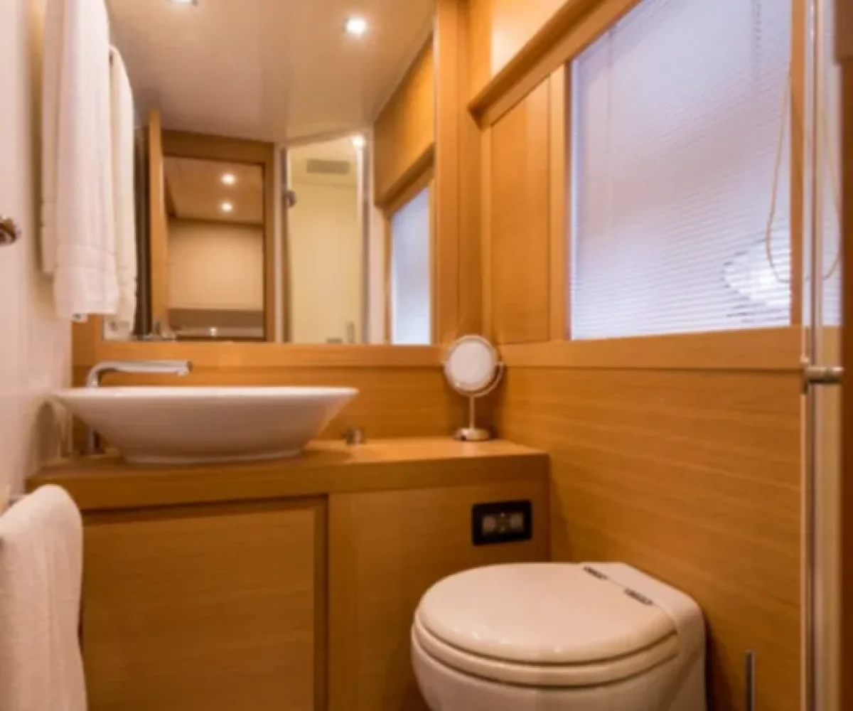 PERSHING 64#06 INTERIOR (17)