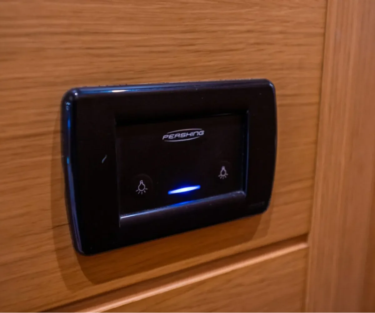 PERSHING 64#06 INTERIOR (18)