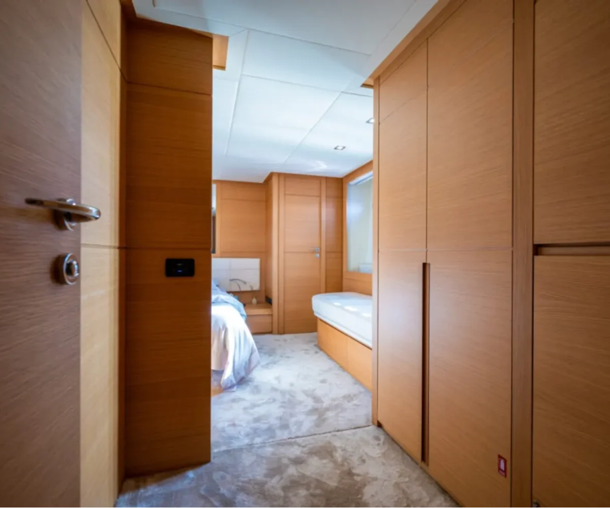 PERSHING 64#06 INTERIOR (19)