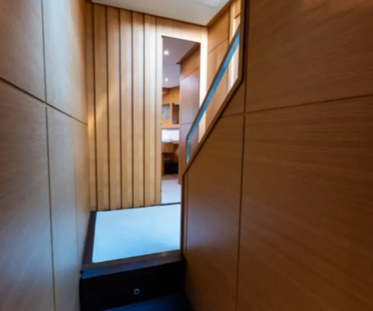 PERSHING 64#06 INTERIOR (23)