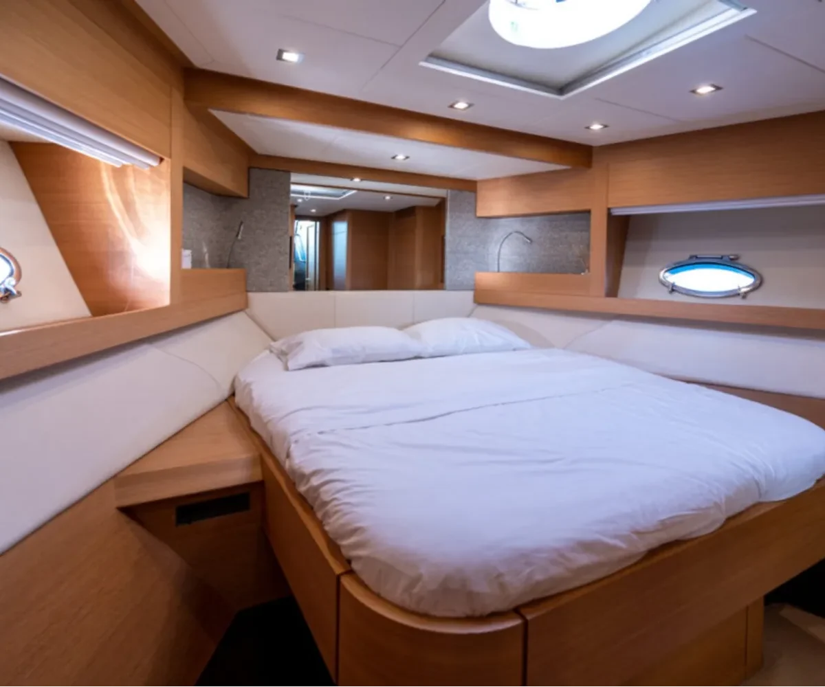 PERSHING 64#06 INTERIOR (24)