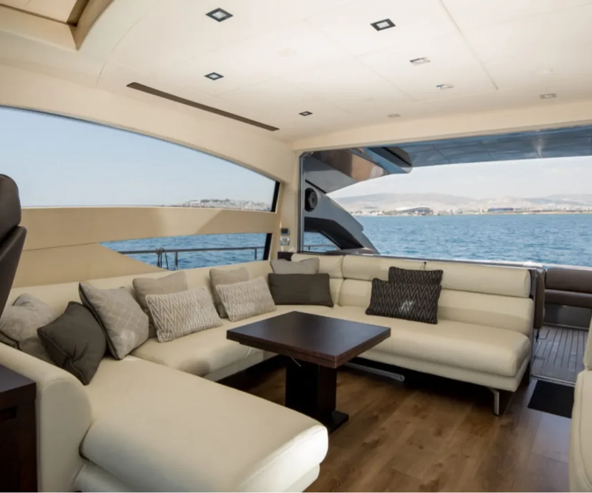 PERSHING 64#06 INTERIOR (3)