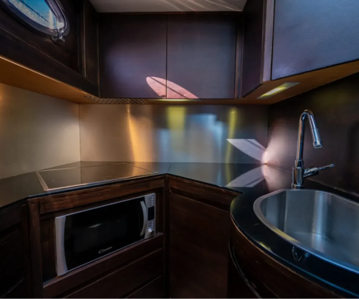 PERSHING 64#06 INTERIOR (6)