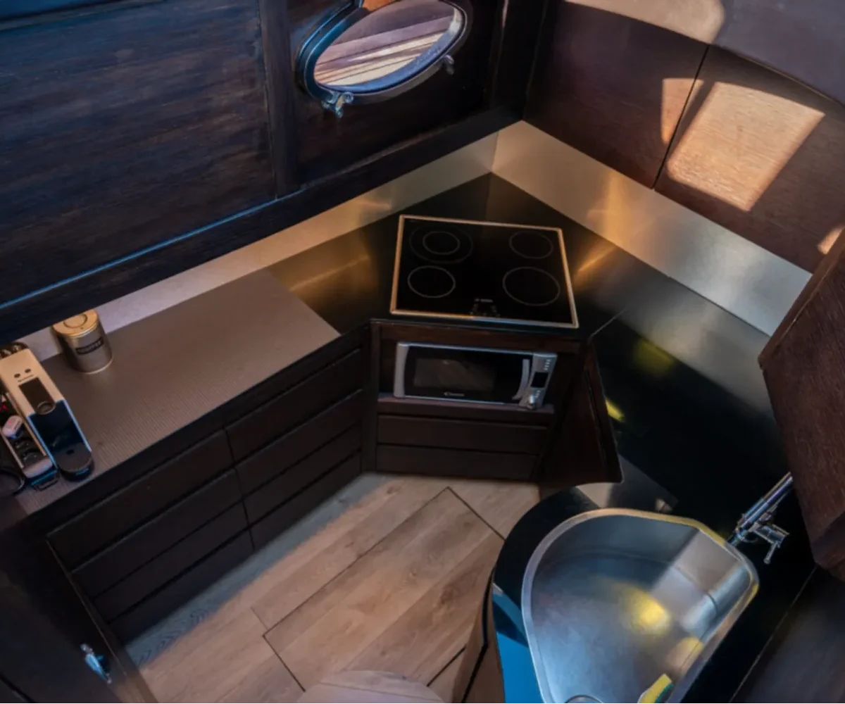 PERSHING 64#06 INTERIOR (7)