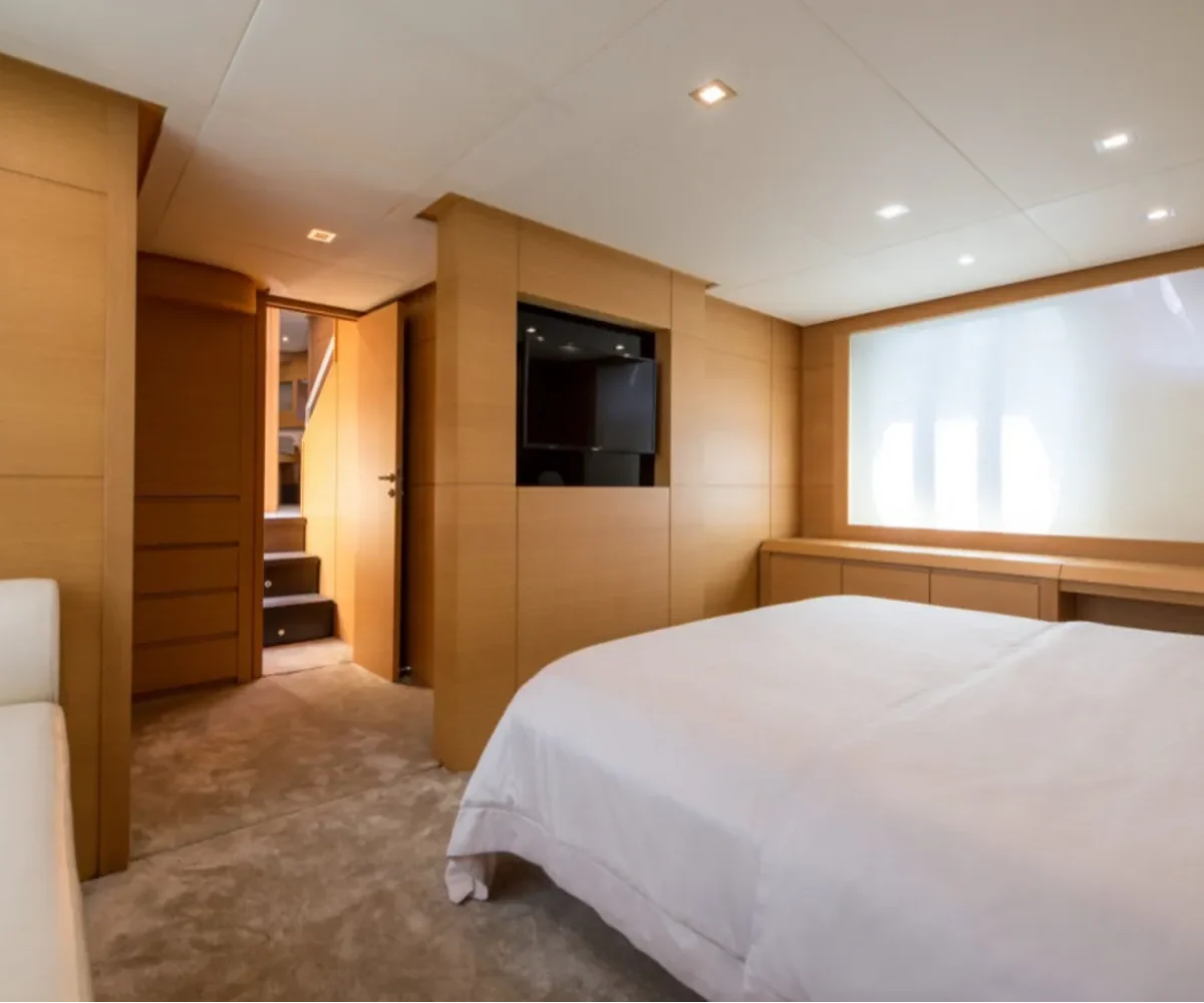 PERSHING 64#06 INTERIOR (8)