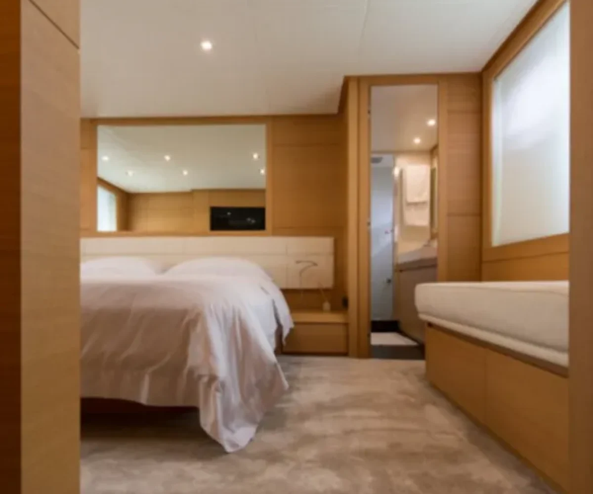 PERSHING 64#06 INTERIOR (9)