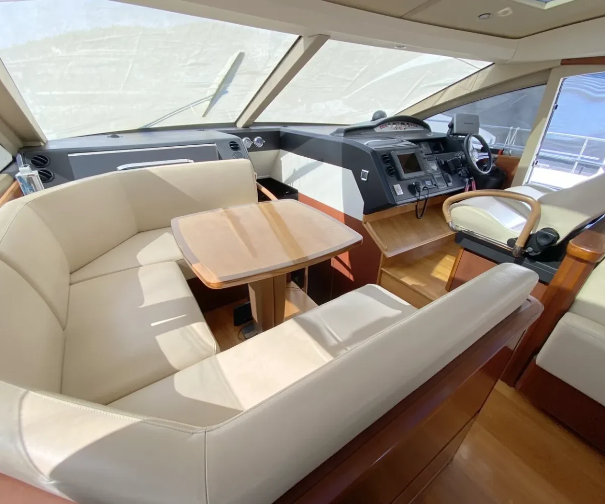 PRINCESS V65 INTERIOR (11)