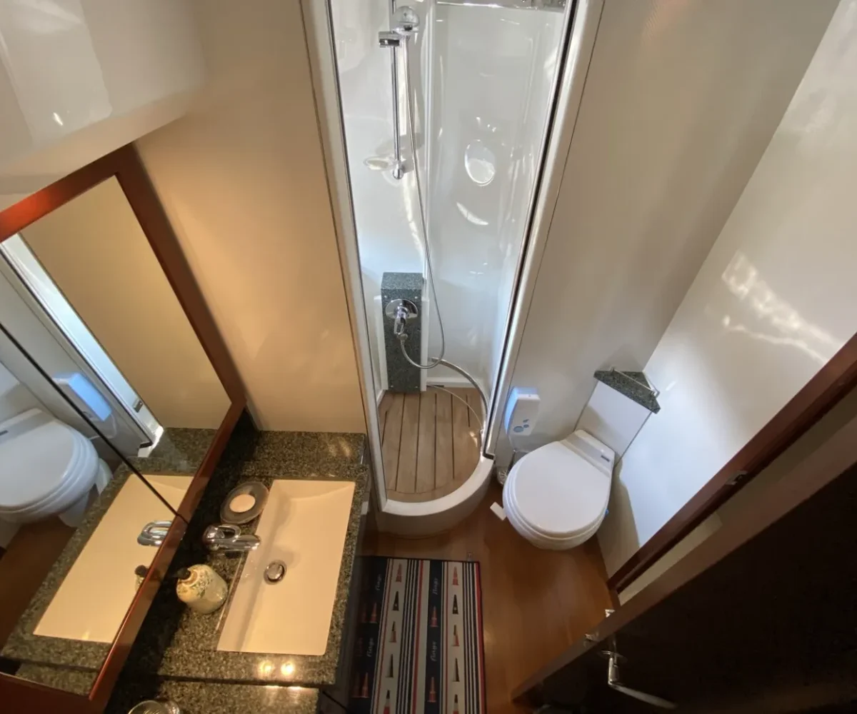 PRINCESS V65 INTERIOR (2)